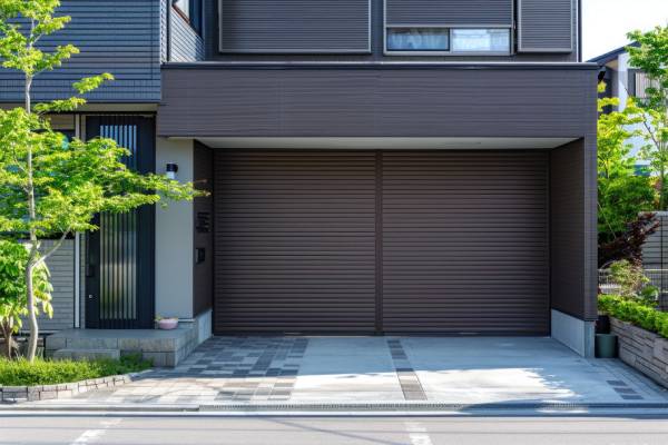 COMMERCIAL / RESIDENTIAL GARAGE DOORS